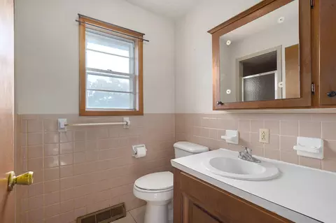 Bath - 442 S York Ave, Springfield, MO 65802 photo 1 of 4