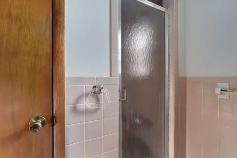Bath - 442 S York Ave, Springfield, MO 65802 photo 2 of 4