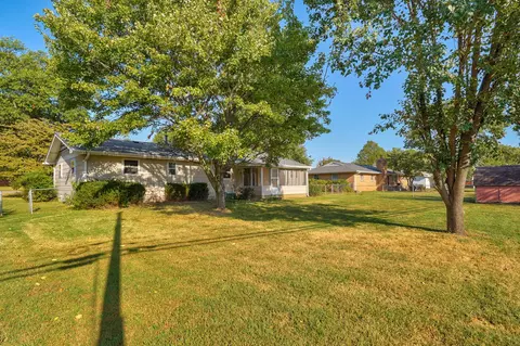 Exterior - 442 S York Ave, Springfield, MO 65802 photo 7 of 8
