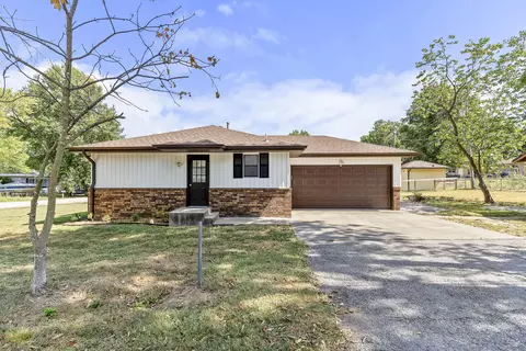 Exterior - 400 Elm St, Nixa, MO 65714 photo 5 of 7