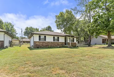 Exterior - 400 Elm St, Nixa, MO 65714 photo 3 of 7