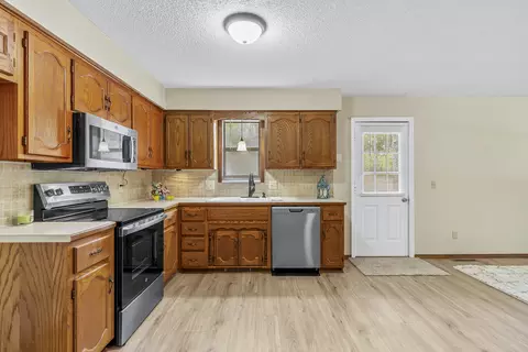 Kitchen - 400 Elm St, Nixa, MO 65714 photo 2 of 3