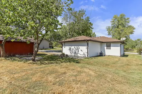 Exterior - 400 Elm St, Nixa, MO 65714 photo 6 of 7
