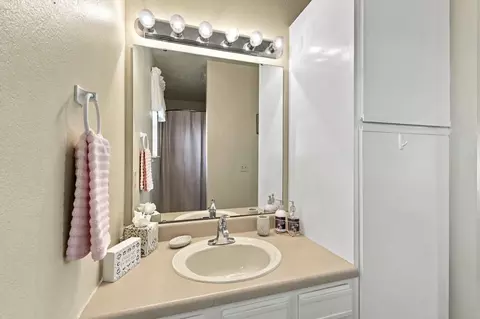 Bath - 40 Scenic Ct #8, Branson, MO 65616 photo 1 of 2