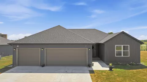 472 W Ledgestone Dr, Rogersville, MO 65742