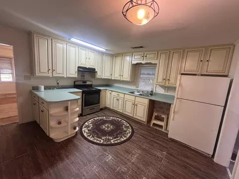 Kitchen - 317 W Main St, Steele, MO 63877 photo 4 of 4