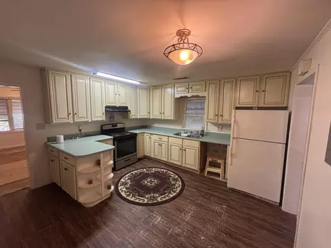Kitchen - 317 W Main St, Steele, MO 63877 photo 1 of 4