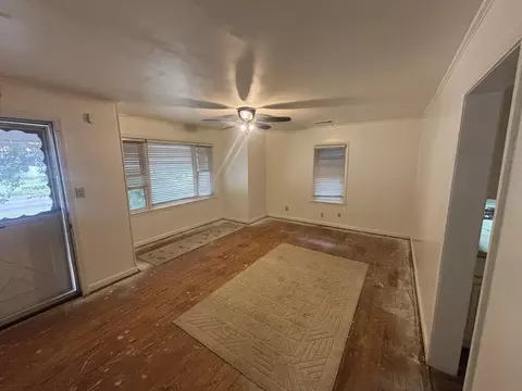 Living - 317 W Main St, Steele, MO 63877 photo 2 of 6
