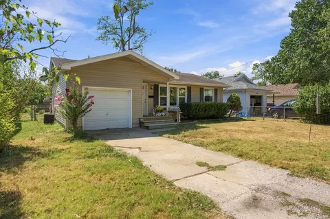 Exterior - 1452 E Lindberg St, Springfield, MO 65804 photo 11 of 13