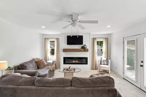 Living - 1452 E Lindberg St, Springfield, MO 65804 photo 2 of 5