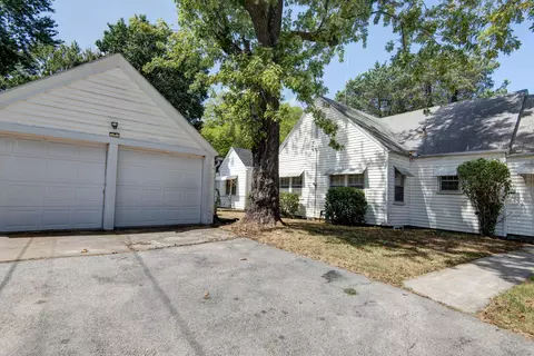 Exterior - 1126 E Sunshine St, Springfield, MO 65807 photo 4 of 7