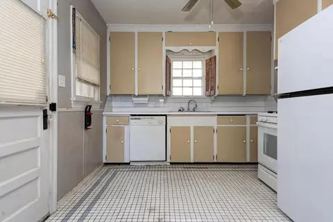 Kitchen - 1126 E Sunshine St, Springfield, MO 65807 photo 1 of 2