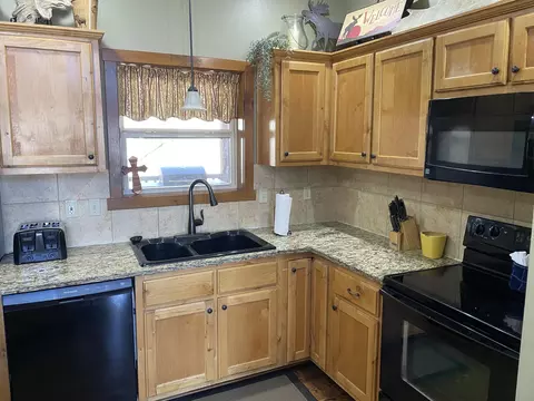 Kitchen - 333 Willow Oak Ln, Branson, MO 65616 photo 2 of 2