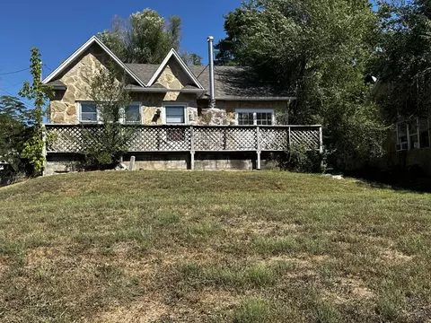 309 W 14th St, Cassville, MO 65625