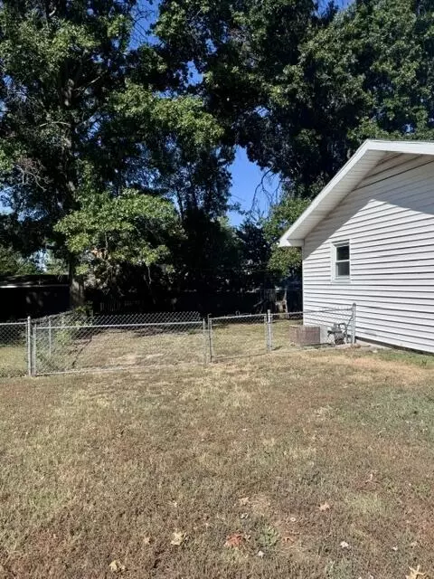 Exterior - 1709 S 11th Ave, Ozark, MO 65721 photo 4 of 7