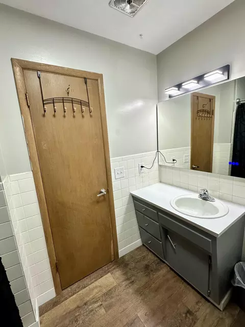 Bath - 1709 S 11th Ave, Ozark, MO 65721 photo 2 of 5
