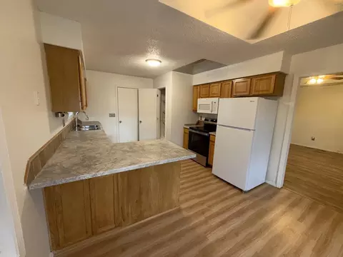Kitchen - 3372 S Western Ave, Springfield, MO 65807 photo 2 of 3