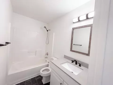 Bath - 3372 S Western Ave, Springfield, MO 65807 photo 1 of 3