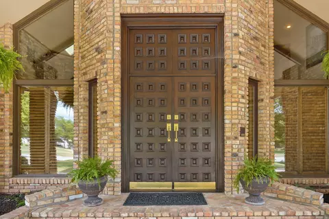 Entry Way - 5110 S Rochelle Ave, Springfield, MO 65804 photo 1 of 9