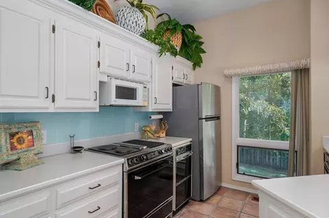 Kitchen - 5110 S Rochelle Ave, Springfield, MO 65804 photo 6 of 7