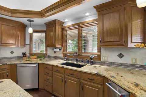 Kitchen - 5110 S Rochelle Ave, Springfield, MO 65804 photo 5 of 7