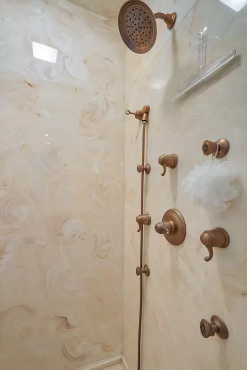 Bath - 5110 S Rochelle Ave, Springfield, MO 65804 photo 5 of 12