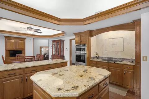 Kitchen - 5110 S Rochelle Ave, Springfield, MO 65804 photo 3 of 7