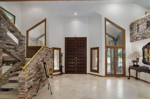 Entry Way - 5110 S Rochelle Ave, Springfield, MO 65804 photo 4 of 9