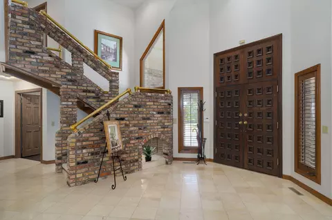 Entry Way - 5110 S Rochelle Ave, Springfield, MO 65804 photo 3 of 9