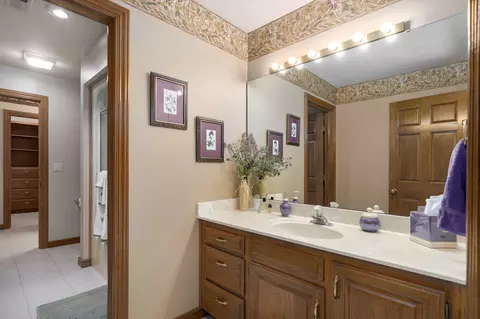 Bath - 5110 S Rochelle Ave, Springfield, MO 65804 photo 8 of 12