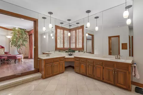 Bath - 5110 S Rochelle Ave, Springfield, MO 65804 photo 1 of 12
