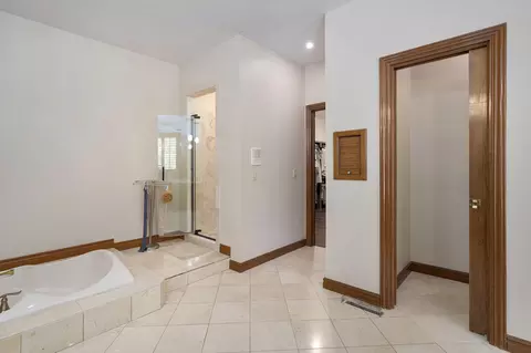 Bath - 5110 S Rochelle Ave, Springfield, MO 65804 photo 4 of 12