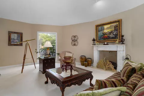 Living - 5110 S Rochelle Ave, Springfield, MO 65804 photo 2 of 9