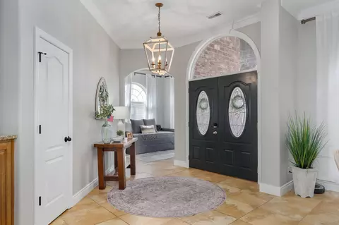 Entry Way - 332 Sunset Dr, Saddlebrooke, MO 65630 photo 3 of 6