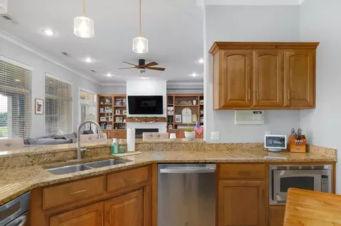 Kitchen - 332 Sunset Dr, Saddlebrooke, MO 65630 photo 2 of 6