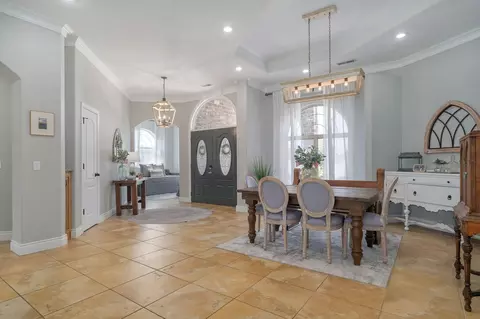Entry Way - 332 Sunset Dr, Saddlebrooke, MO 65630 photo 4 of 6