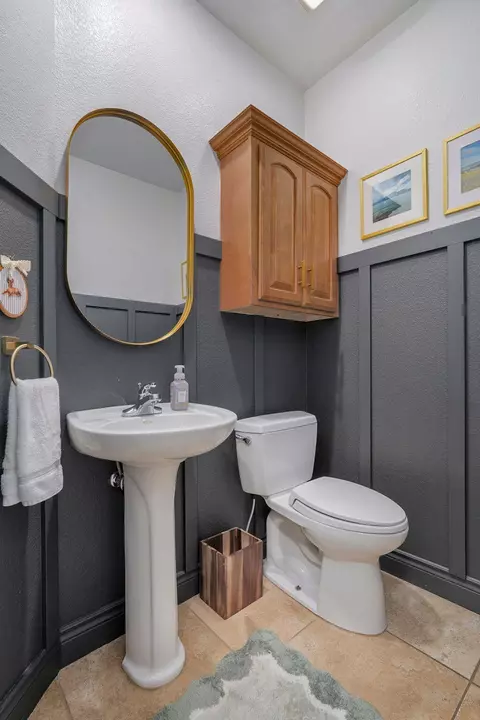 Bath - 332 Sunset Dr, Saddlebrooke, MO 65630 photo 3 of 3