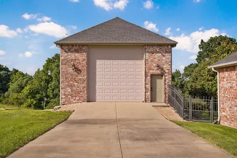 Exterior - 332 Sunset Dr, Saddlebrooke, MO 65630 photo 2 of 21
