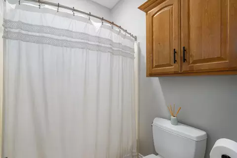 Bath - 332 Sunset Dr, Saddlebrooke, MO 65630 photo 2 of 3