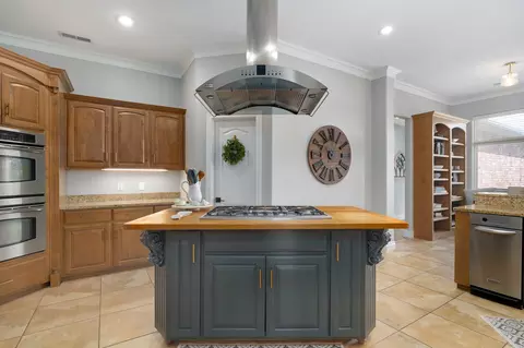 Kitchen - 332 Sunset Dr, Saddlebrooke, MO 65630 photo 3 of 6