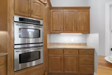 Kitchen - 332 Sunset Dr, Saddlebrooke, MO 65630 photo 5 of 6