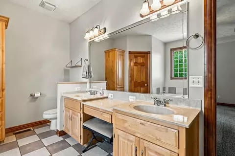 Bath - 1002 E Rachael Dr, Republic, MO 65738 photo 2 of 6