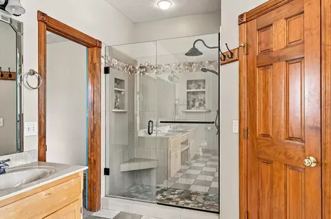 Bath - 1002 E Rachael Dr, Republic, MO 65738 photo 3 of 6