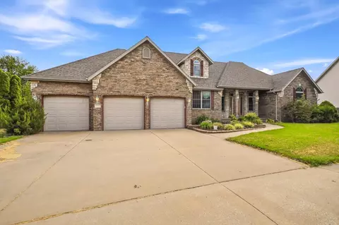 Exterior - 1002 E Rachael Dr, Republic, MO 65738 photo 2 of 7