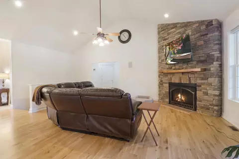 Living - 4200 Oak Haven Dr, Nixa, MO 65714 photo 1 of 2
