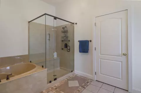Bath - 4200 Oak Haven Dr, Nixa, MO 65714 photo 4 of 8