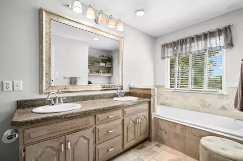Bath - 165 Fairview Rd, Sparta, MO 65753 photo 1 of 4