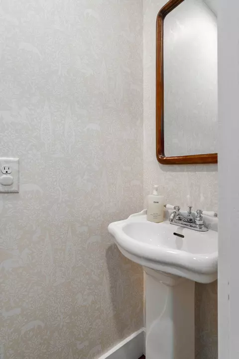 Bath - 3530 E Blueridge St, Springfield, MO 65809 photo 1 of 7