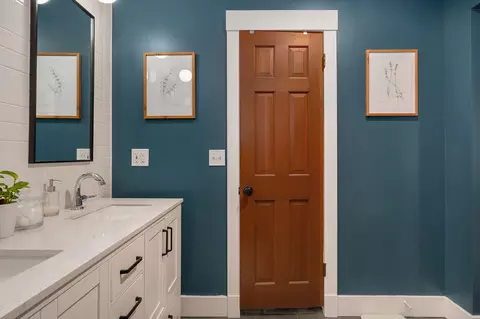 Bath - 3530 E Blueridge St, Springfield, MO 65809 photo 3 of 7