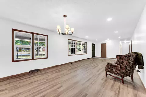 Living - 844 W Maplewood St, Springfield, MO 65807 photo 3 of 7